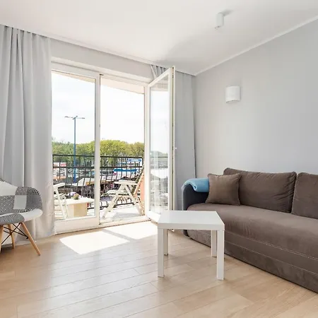 Port Str Towarowa By Jantar * 코워브제크