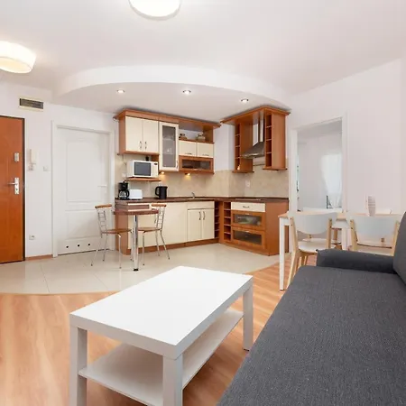 아파트 Port Str Towarowa By Jantar 코워브제크