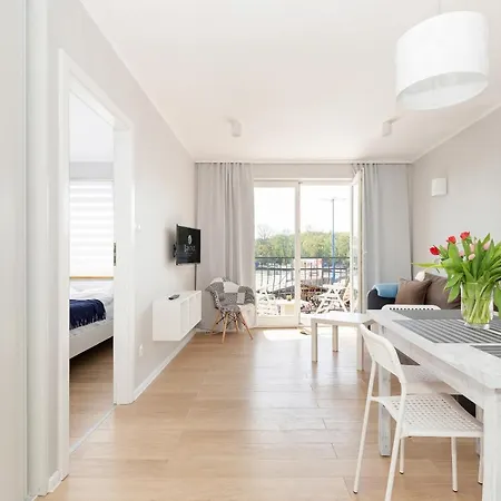 아파트 Port Str Towarowa By Jantar 코워브제크